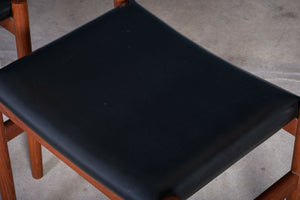 Spøttrup Møbelfabrik – Skamler i teak med sort lædersæde, dansk design