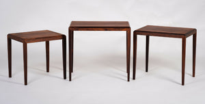 Johannes Andersen – Sæt med 3 indskudsborde i palisander, produceret af Silkeborg Møbelfabrik