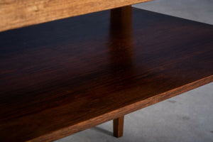 Severin Hansen – Sidebord i palisander med hylde, produceret af Haslev Møbelfabrik, dansk design