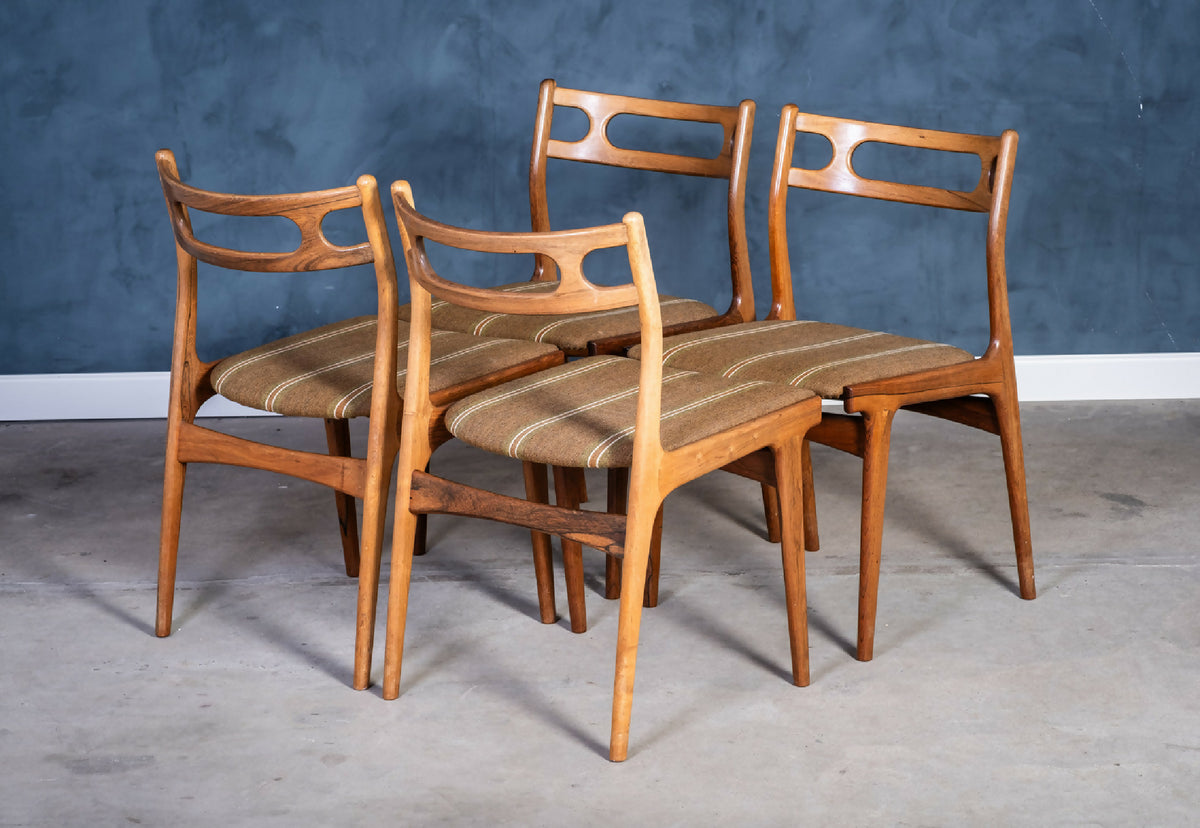 Johannes Andersen – Model 138 spisestuestole i palisander, produceret af Uldum Møbelfabrik, dansk design