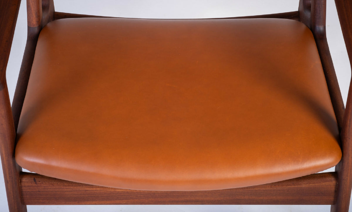 Arne Vodder – Model Ella armstole i teak og læder, produceret af Vamo Møbelfabrik