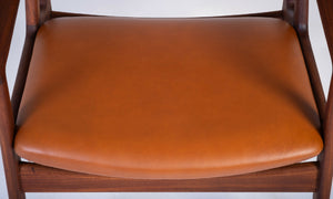 Arne Vodder – Model Ella armstole i teak og læder, produceret af Vamo Møbelfabrik