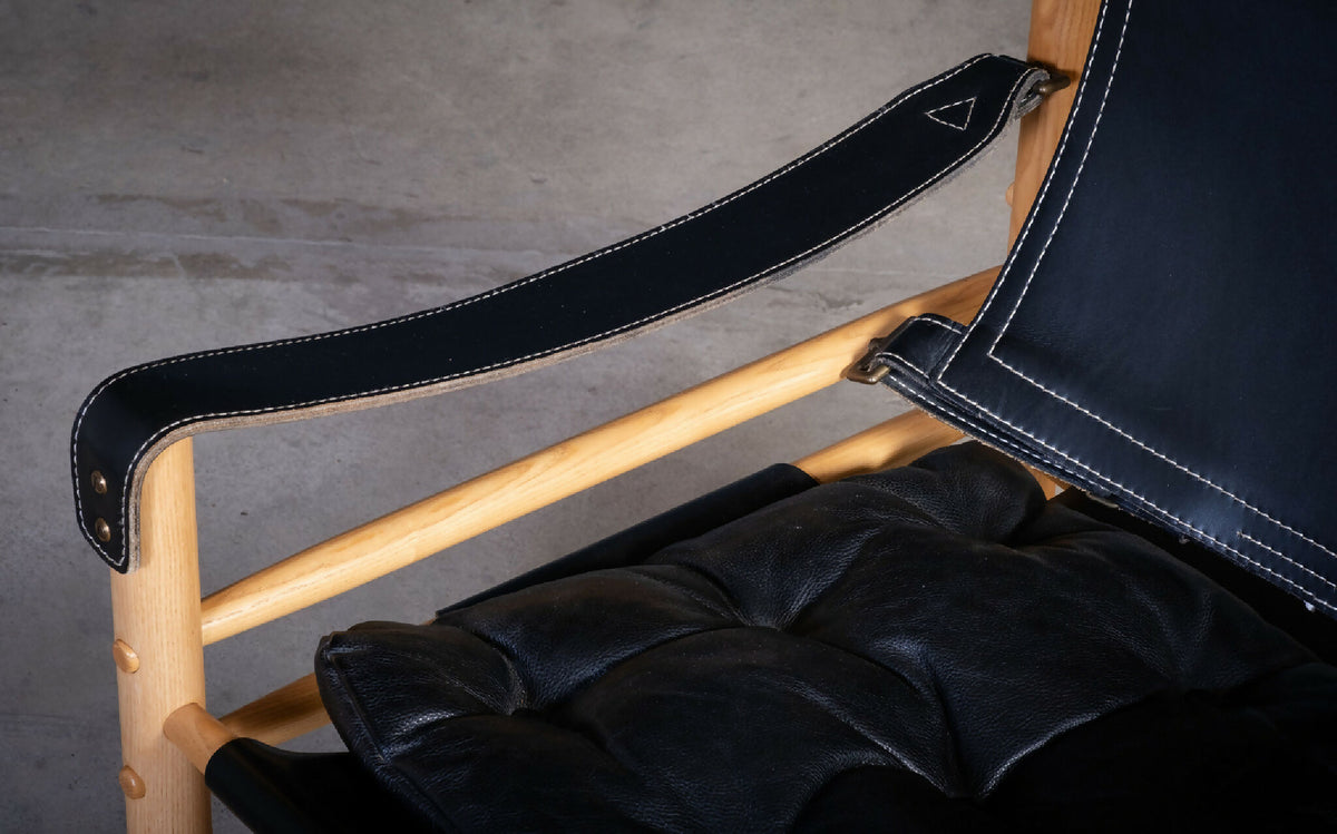 Arne Norell – Sæt af Safari-stole i ask og sort læder, produceret af Arne Norell AB, svensk design