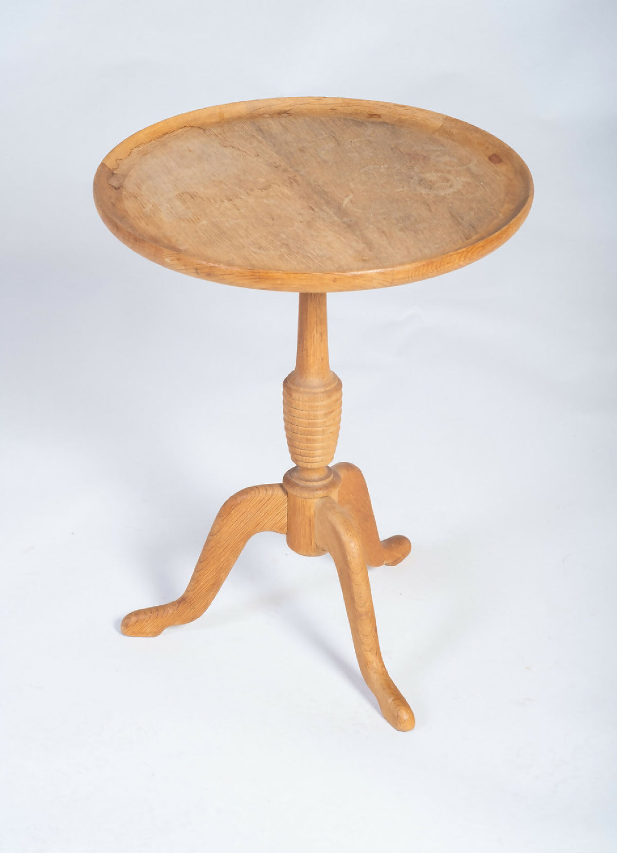 Anton Kildeberg – Sidebord i eg, produceret af FK Møbler