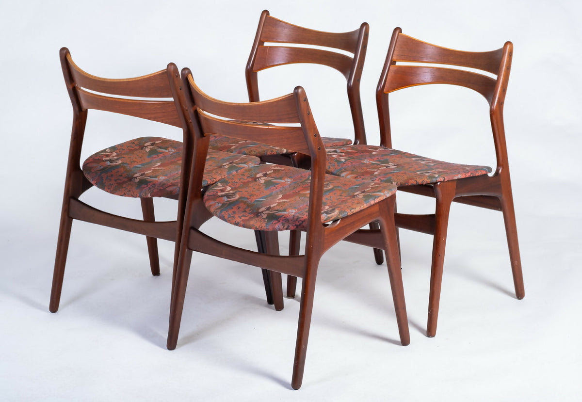 Erik Buch – Model 310 spisebordsstole i teak, produceret af Christiansen Møbelfabrik