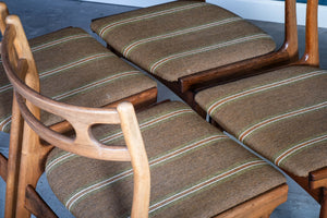 Johannes Andersen – Model 138 spisestuestole i palisander, produceret af Uldum Møbelfabrik, dansk design