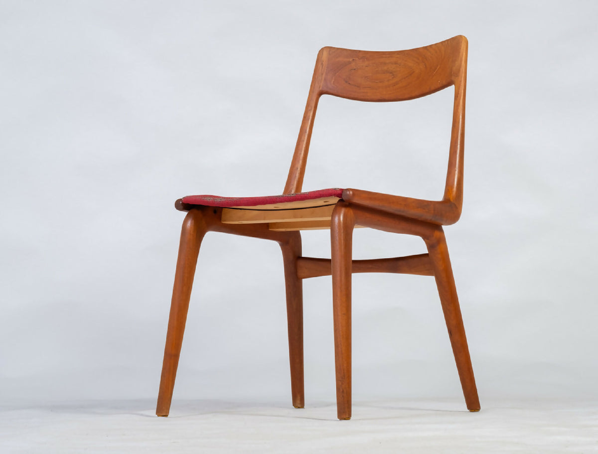 Alfred &amp; Erik Christensen – Model 370 “Boomerang” spisebordsstole i teak, produceret af Slagelse Møbelværk