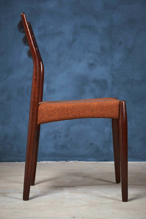 Svend Aage Madsen – Sæt med 6 spisebordsstole i træ og stof, dansk design