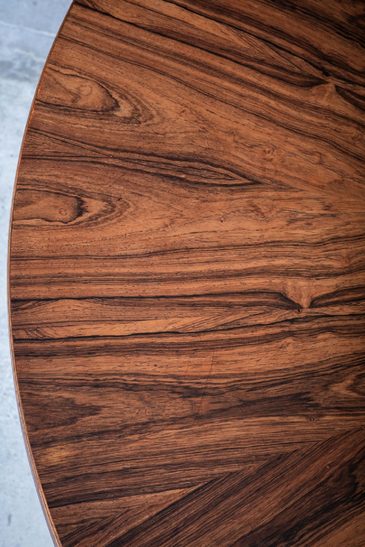 Rundt sofabord i palisander med stålfod, dansk design