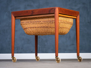 Severin Hansen Jr. – Sybord i teak, produceret af Haslev Møbelsnedkeri, dansk design