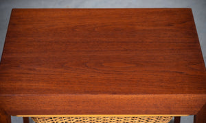 Severin Hansen – Sminkebord i teak med flet, produceret af Haslev Møbelsnedker