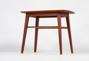 Sidebord i teak med messingdetaljer, dansk design