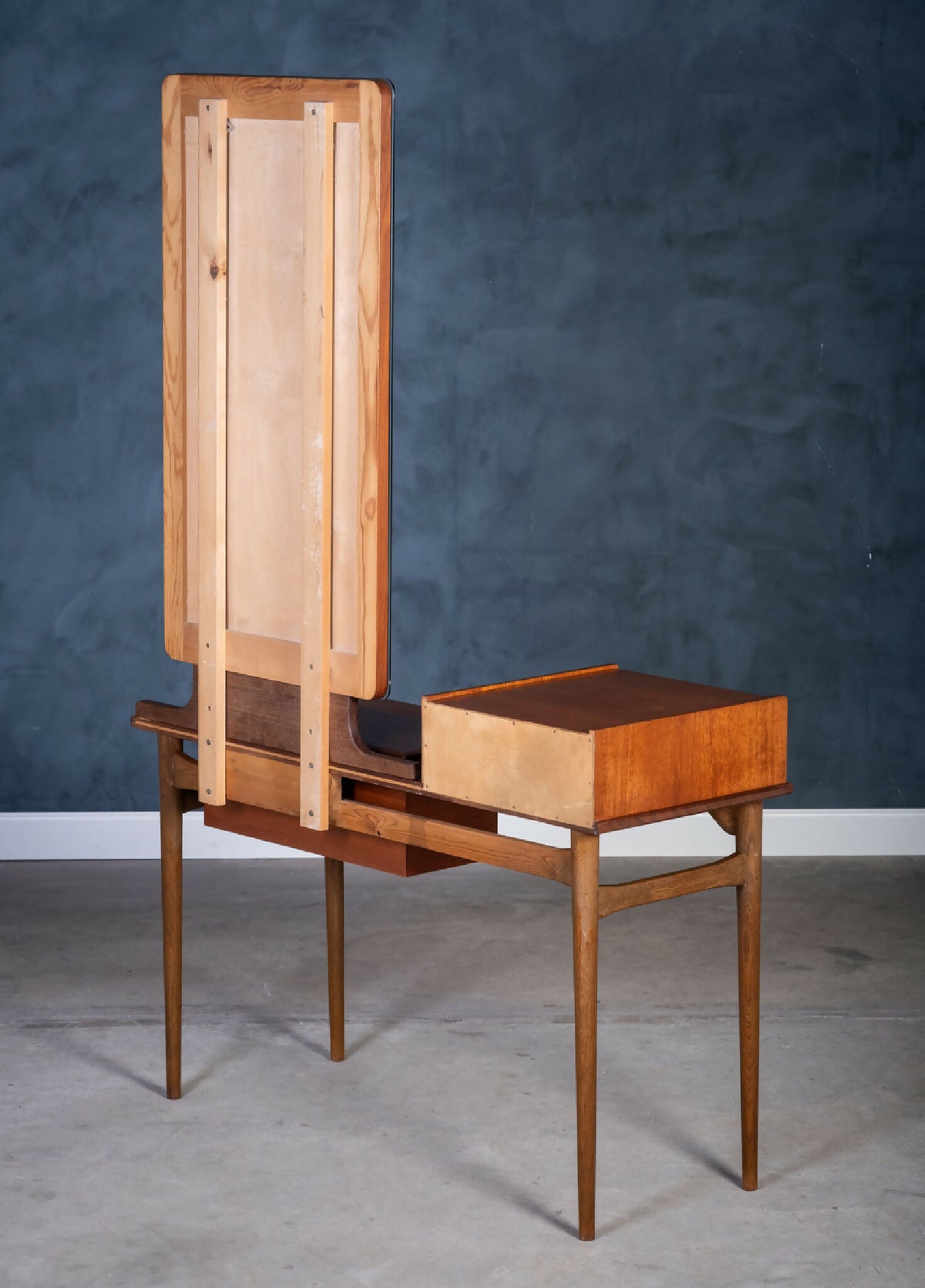 Sminkebord i teak med spejl og opbevaring, dansk design