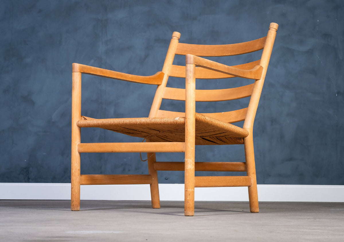 Hans J. Wegner – Model CH44 lænestol i bøg og flet, produceret af Carl Hansen &amp; Søn, dansk design