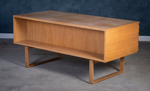 Henning Jensen & Torben Valeur – Skrivebord i eg for Dyrlund