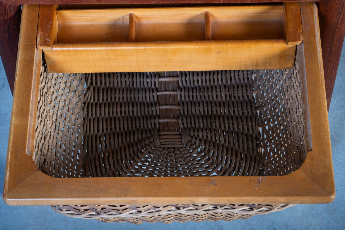 Severin Hansen Jr. – Sybord i teak, produceret af Haslev Møbelsnedkeri, dansk design