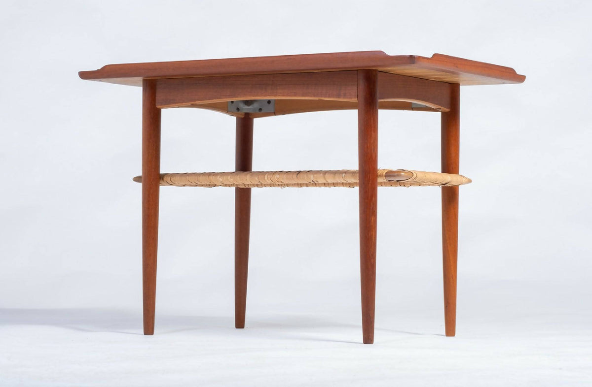 Holger Georg Jensen – Sidebord i teak med flet­hylde, dansk design