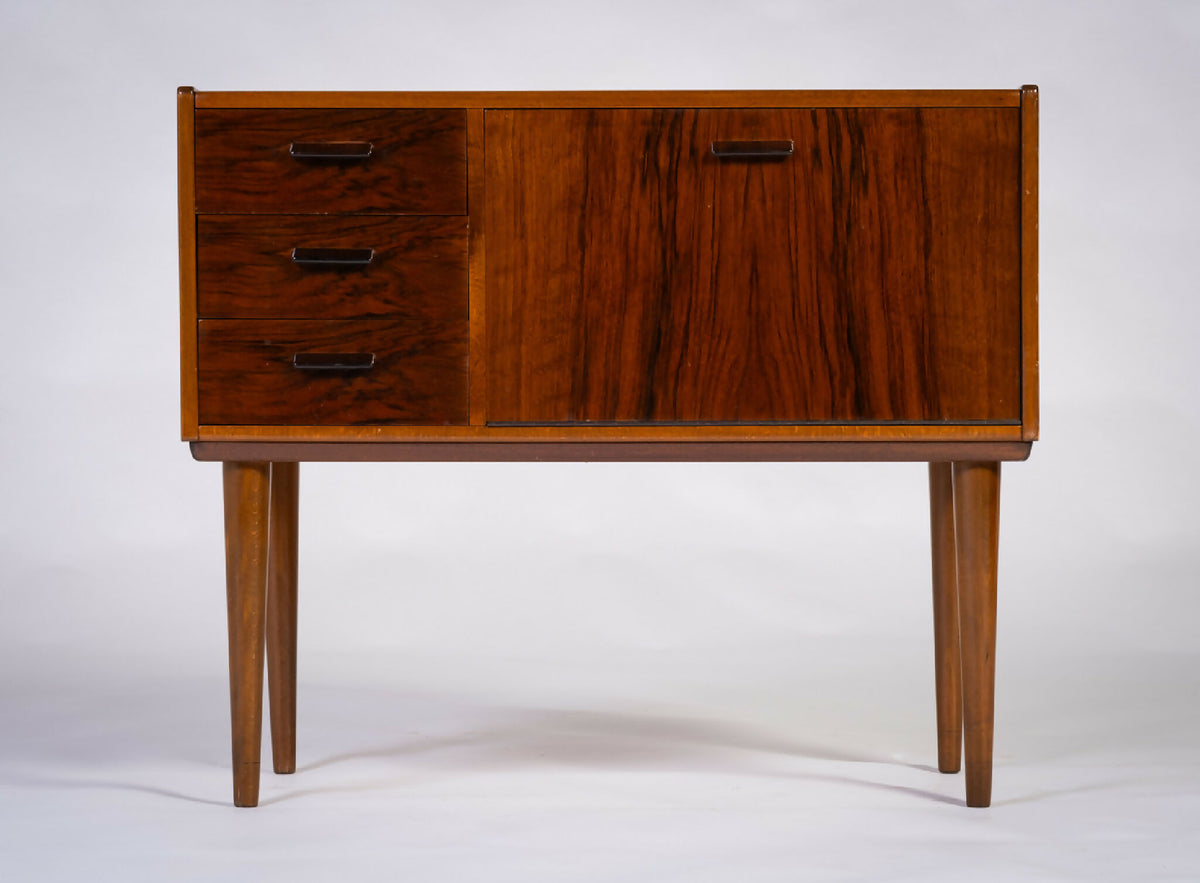 Kommode i valnød med 3 skuffer, dansk design