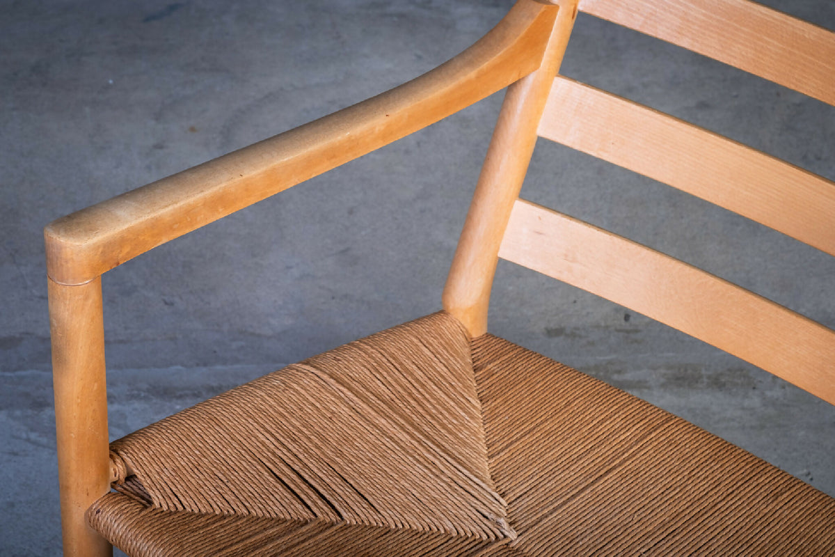 Hans J. Wegner – Model CH44 lænestol i bøg og flet, produceret af Carl Hansen &amp; Søn, dansk design