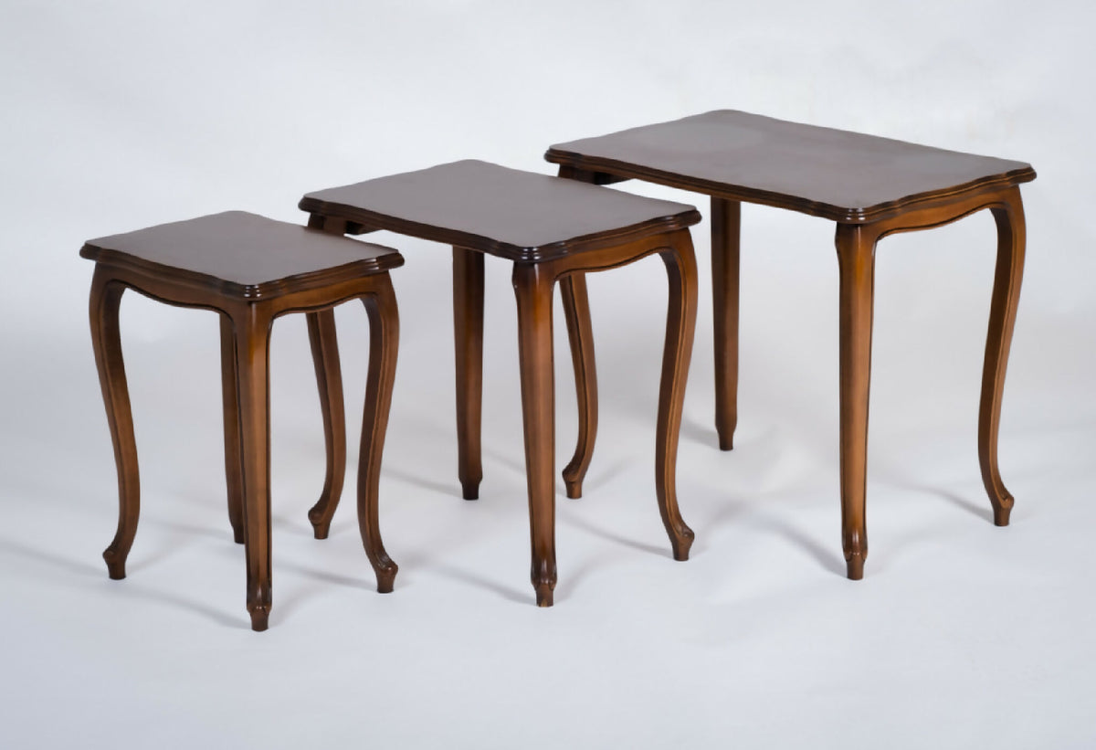Sæt med 3 indskudsborde i valnød, Louis XV stil
