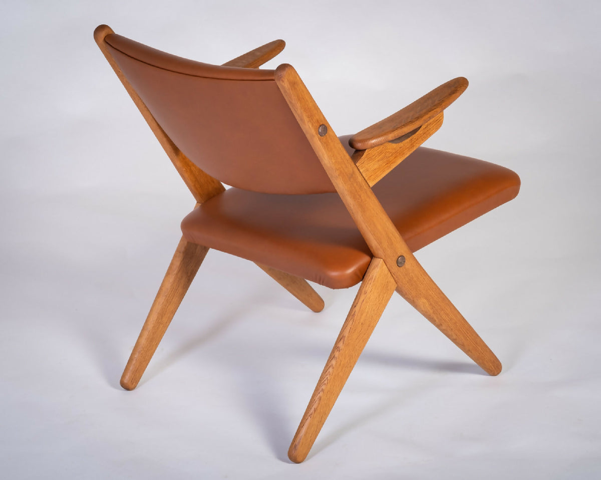 Arne Hovmand-Olsen – Sæt arkitektoniske armstole i eg og læder, dansk design