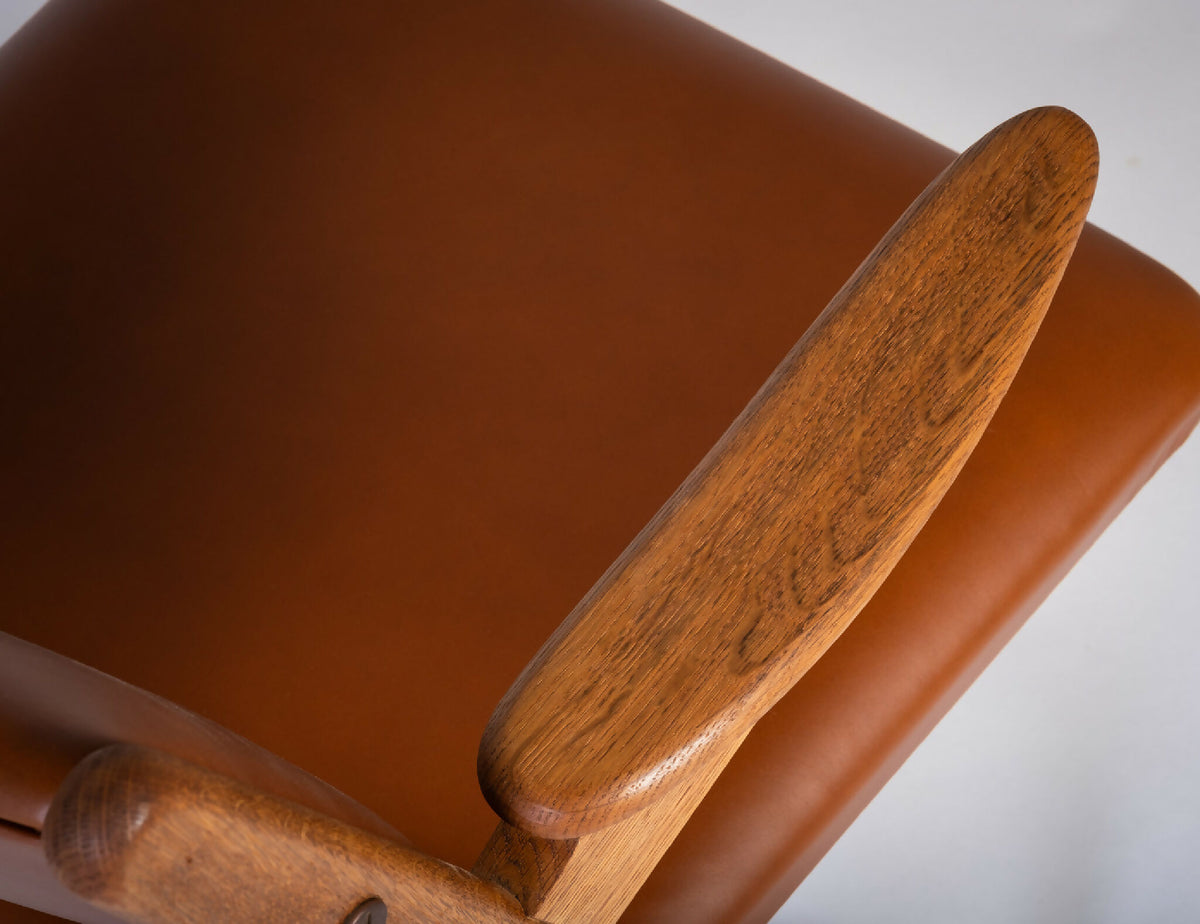 Arne Hovmand-Olsen – Sæt arkitektoniske armstole i eg og læder, dansk design