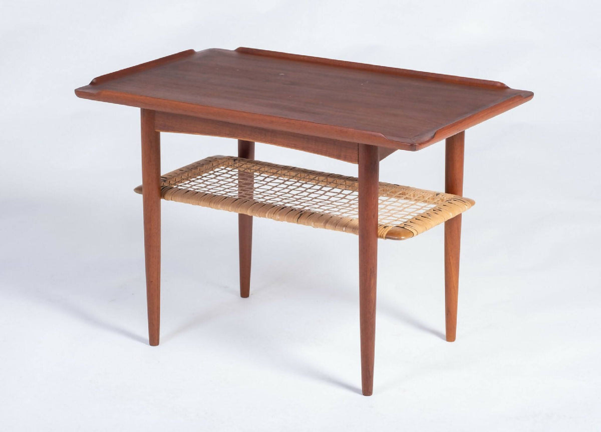 Holger Georg Jensen – Sidebord i teak med flet­hylde, dansk design