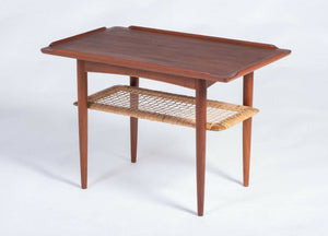 Holger Georg Jensen – Sidebord i teak med flet­hylde, dansk design