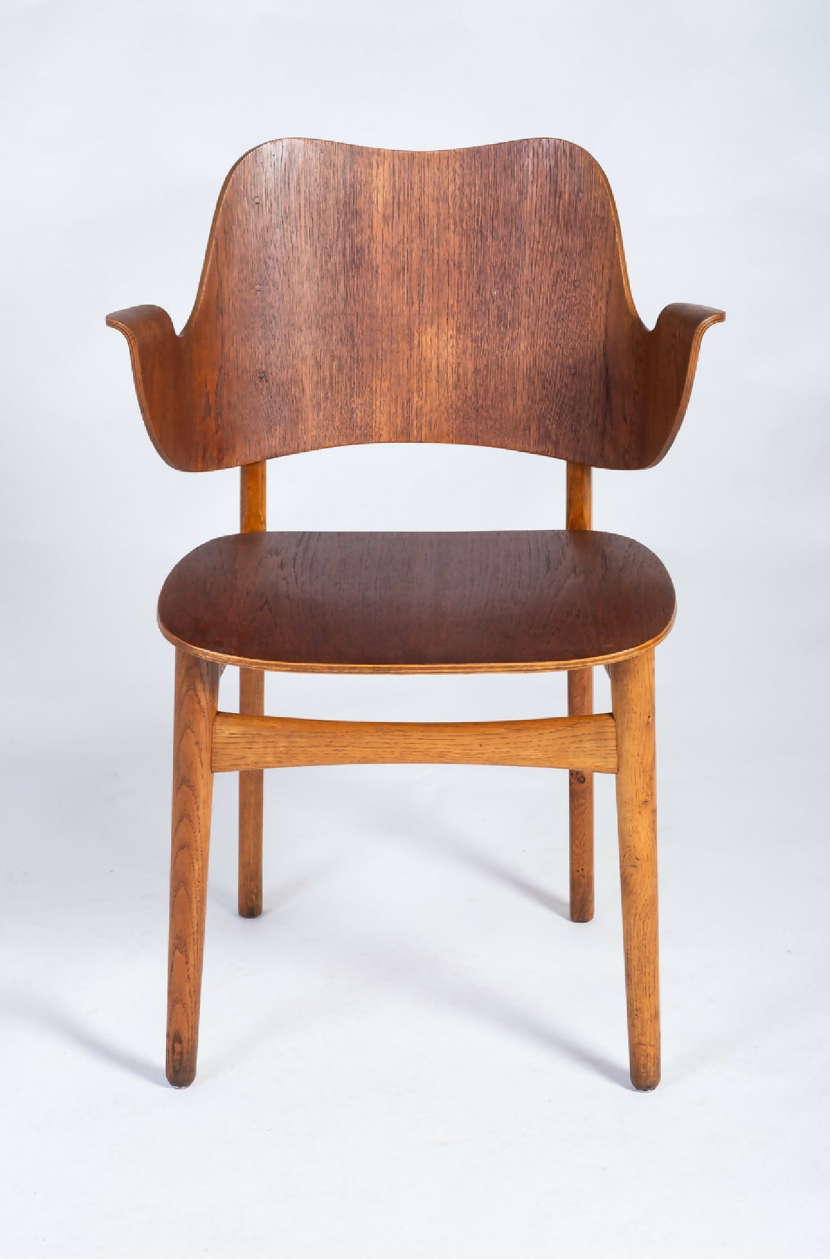 Hans Olsen – Stol i teak og eg, dansk design