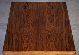 Severin Hansen – Sidebord i palisander med hylde, produceret af Haslev Møbelfabrik, dansk design