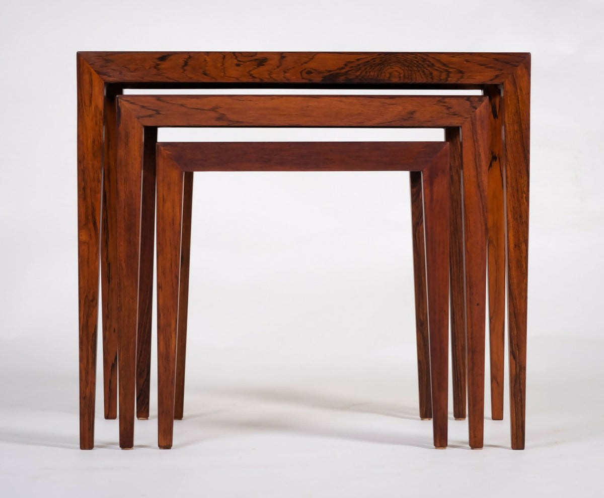 Severin Hansen – Sæt med 3 indskudsborde i palisander, produceret af Haslev Møbelsnedkeri