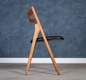 Hans J. Wegner – Model CH29 “Sawbuck Chair” i eg og teak, produceret af Carl Hansen & Søn, dansk design