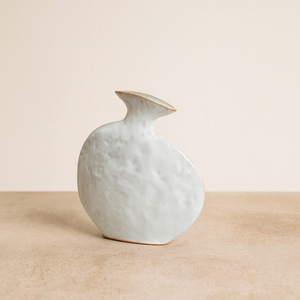 Project 213A – Flat vase in glossy white