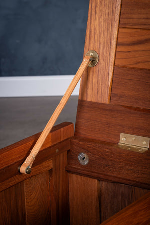 O. Schjøll & B. K. – Kommode i teak for Randers Møbelfabrik