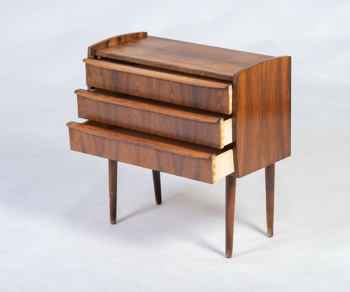 Kommode i palisander med tre skuffer, dansk design