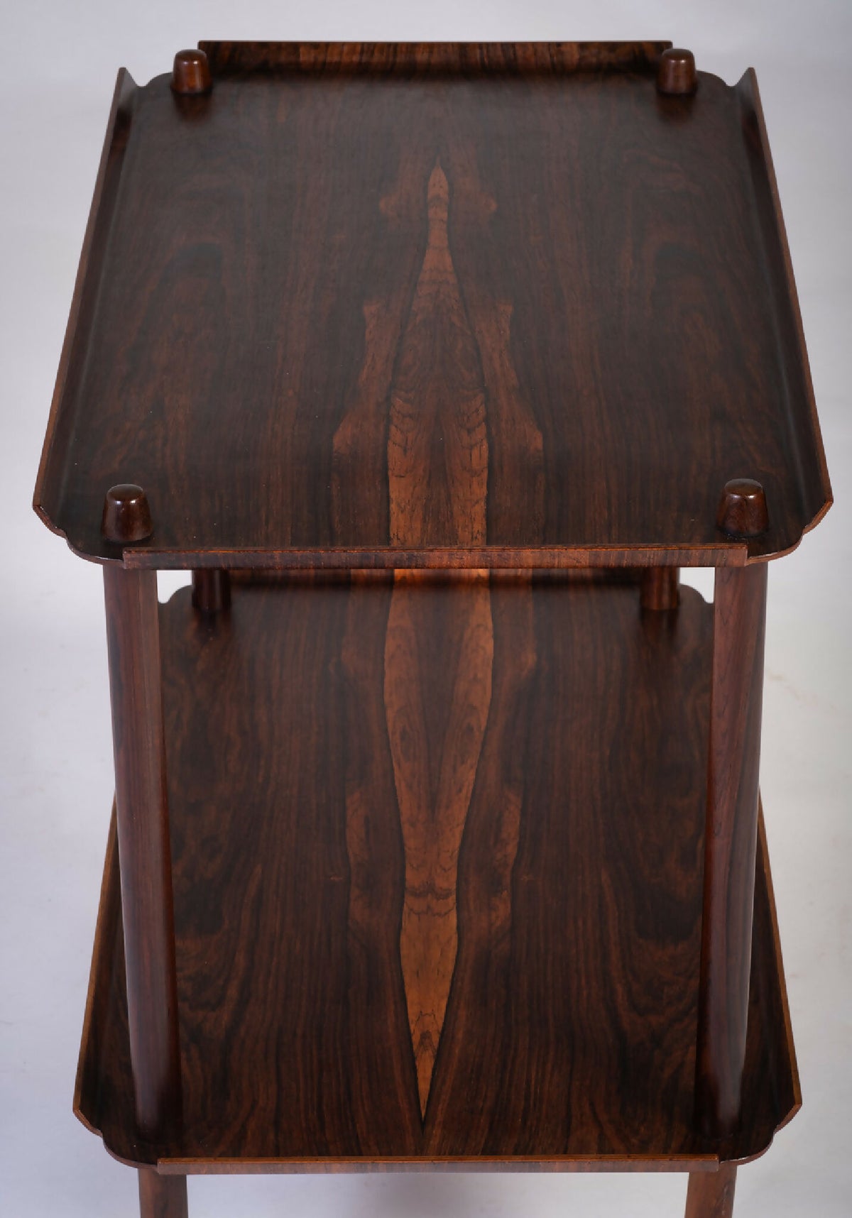 Poul Hundevad – Serveringsbord i palisander med bakke, produceret af Vamdrup Møbelfabrik