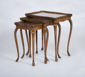 Jason Møbler – Sæt med 3 indskudsborde i glas og flet, dansk design