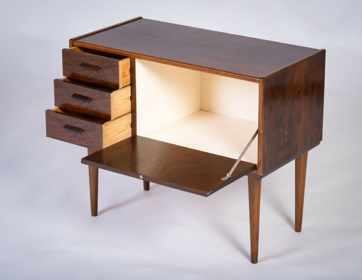 Kommode i valnød med 3 skuffer, dansk design