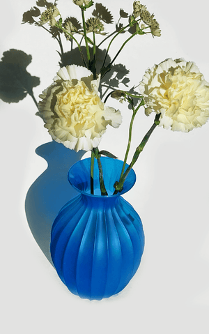 vase-bleu-facettes-verre-objoie-studioce-oceane-buret-3