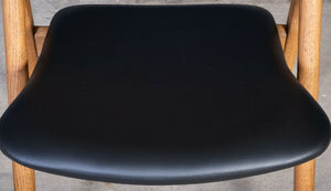 Hans J. Wegner – Model CH29 “Sawbuck Chair” i eg og teak, produceret af Carl Hansen & Søn, dansk design