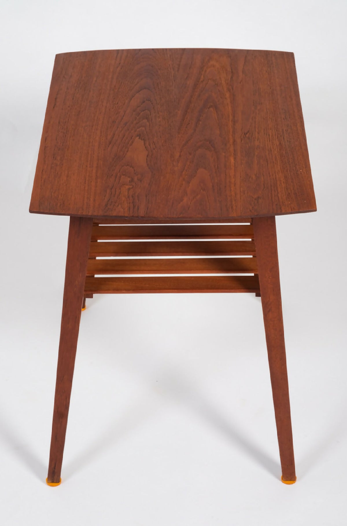 Sidebord i teak med messingdetaljer, dansk design