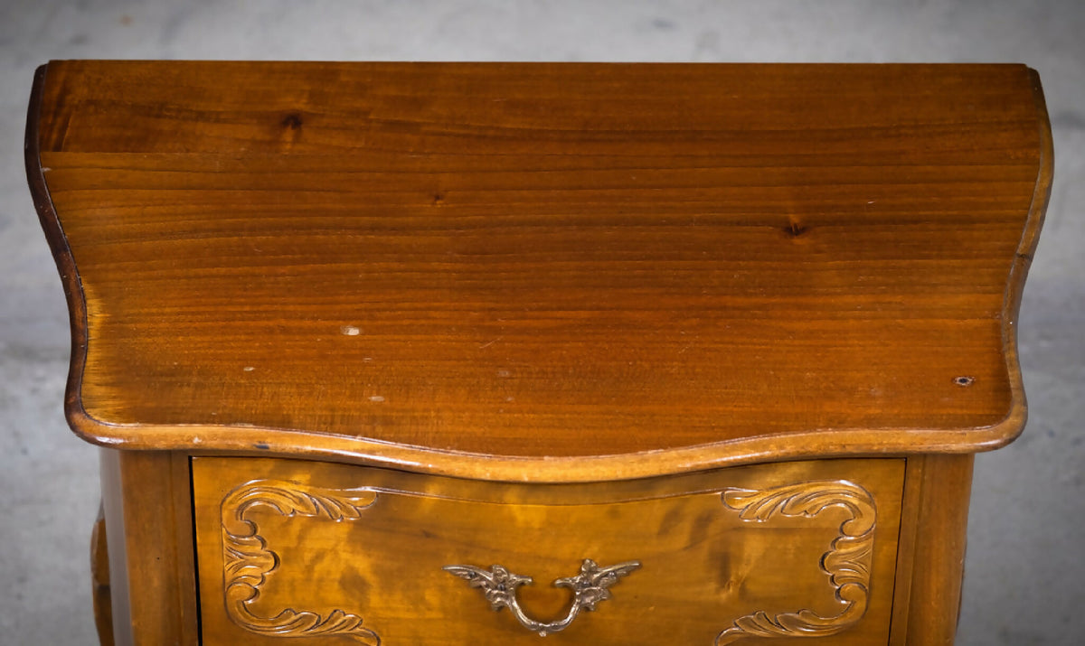 Sengeborde i Louis XV-stil, fransk design