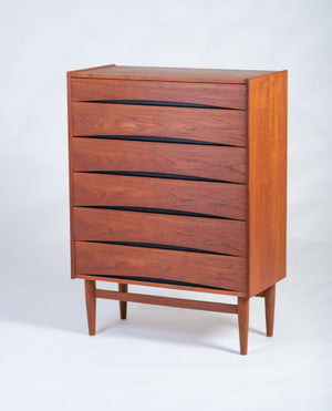 Kommode i teak med 6 skuffer, i stil med Arne Vodder, dansk design