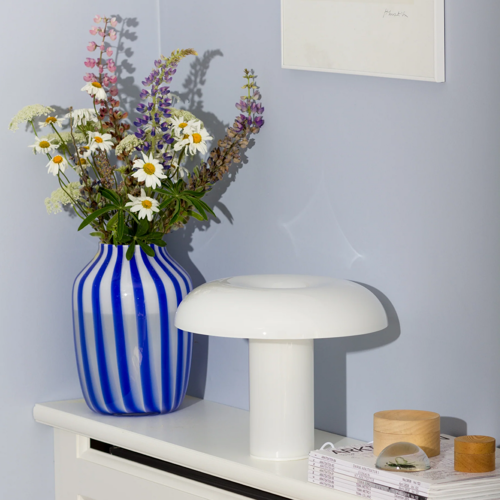 Smukt udvalg af fødselsdagsgaver inden for home decor, herunder dekorative vaser, stilfulde lamper og unikke vægdekorationer, der bringer personlighed og stil til ethvert hjem.