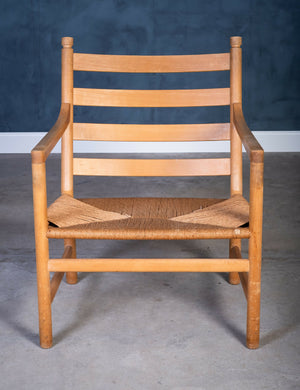 Hans J. Wegner – Model CH44 lænestol i bøg og flet, produceret af Carl Hansen & Søn, dansk design