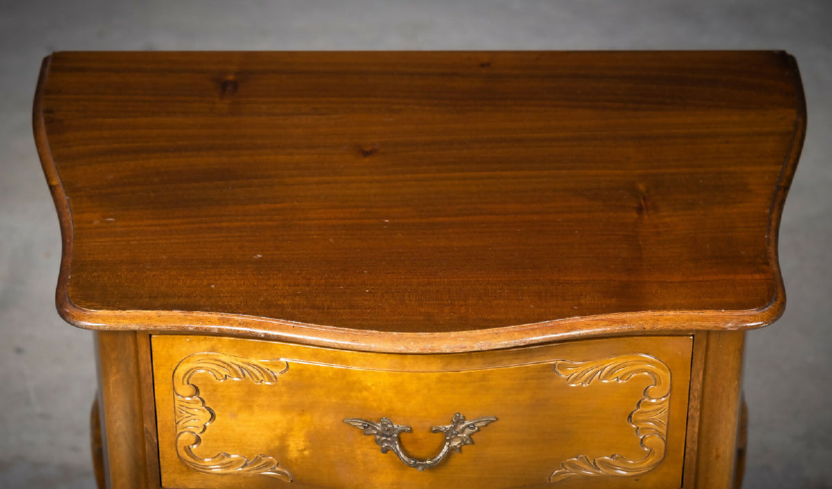 Sengeborde i Louis XV-stil, fransk design