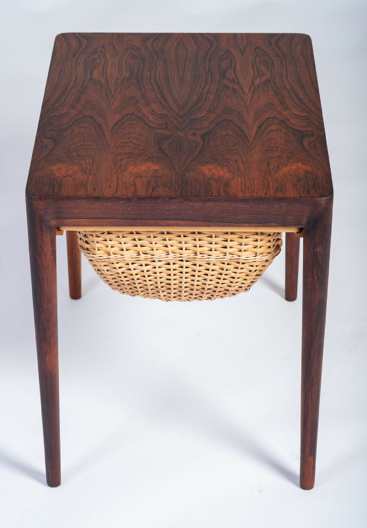 Severin Hansen – Sybord i palisander, produceret af Haslev Møbelsnedkeri