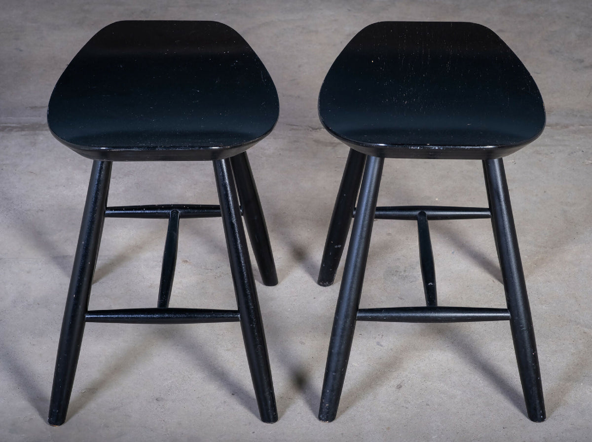 Ejvind A. Johansson – Model J36 skamler i sortlakeret træ, produceret af FDB Møbler, dansk design