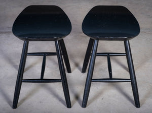 Ejvind A. Johansson – Model J36 skamler i sortlakeret træ, produceret af FDB Møbler, dansk design