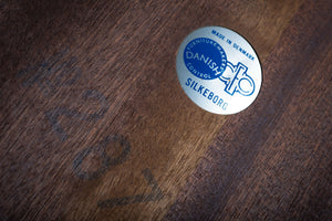 Hans J. Wegner – Model CH44 lænestol i bøg og flet, produceret af Carl Hansen & Søn, dansk design